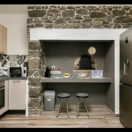Casa Tiana Madeira 蓬他达维托亚