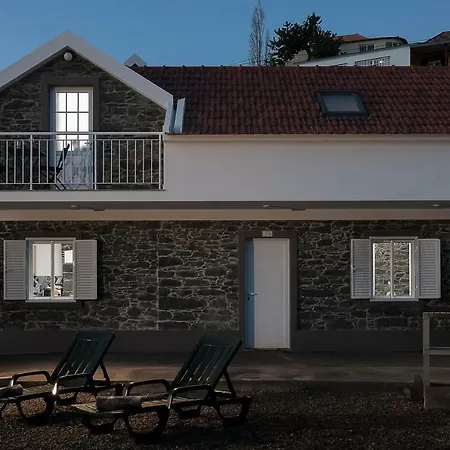 Casa Tiana Madeira * 蓬他达维托亚